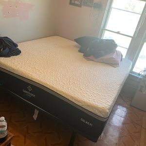 King size bed with cooling technology,Adjustable bed frame with massagers!!